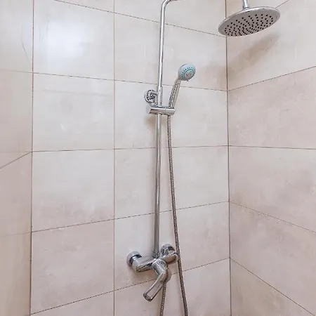 сучасна по вул. таманська 9/4, біля краківського. *