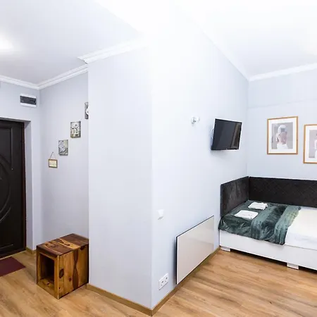 сучасна по вул. таманська 9/4, біля краківського. * Львів