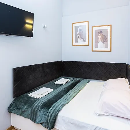 сучасна по вул дарії гусяк 9 біля краківського Apartamento Lviv