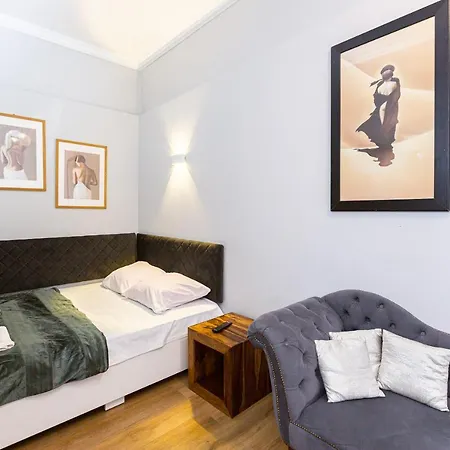 Apartment сучасна по вул дарії гусяк 9 біля краківського Lviv