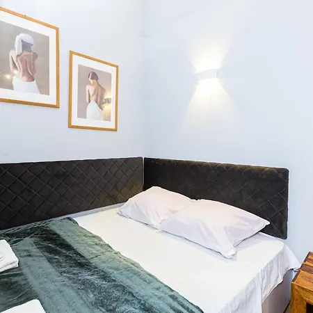 сучасна по вул дарії гусяк 9 біля краківського Apartamento Lviv