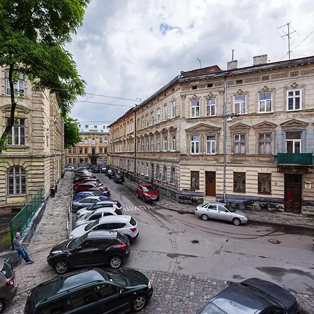 Apartment сучасна по вул дарії гусяк 9 біля краківського Lviv