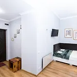 сучасна по вул дарії гусяк 9 біля краківського * Lviv